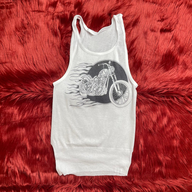 เสื้อกล้ามลายริบพร้อมลายกราฟิก - Tank Top Ribbed บทวิจารณ์และราคา